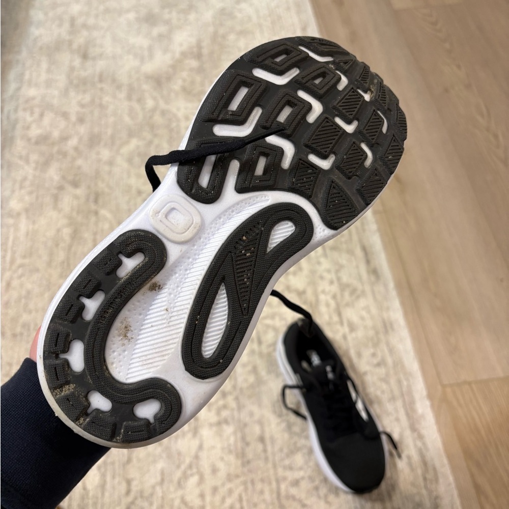Brooks GT24 adrenaline Womens sz 6.5 Running Shoes in Black and White worn once - Picture 7 of 11